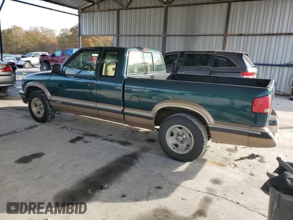✅ 1996 Chevrolet S-10 LS • VIN: 1GCCS19X8T8197583 • Лот: 81065674. Опубликован ранее на Copart с пробегом 261 943 миль. Бесплатный доступ к архиву аукционных продаж из США и подробный отчёт об истории автомобиля на DreamBid. Изображение 2.