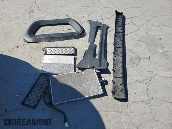 ✅ 2024 Tesla Model Y Performance • VIN: 7SAYGDEF5RA288339 • Lot: 89541565. Wystawiony na Copart z przebiegiem Nie podano. Bezpłatny archiwum sprzedaży aukcyjnych z USA i szczegółowy raport historii pojazdu na DreamBid. Zdjęcie 12.