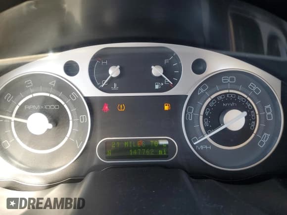 ✅ 2008 Mercury Sable Premier • VIN: 1MEHM42W28G620477 • Lot: 74179034. Wystawiony na Copart z przebiegiem 147 762 mil. Bezpłatny archiwum sprzedaży aukcyjnych z USA i szczegółowy raport historii pojazdu na DreamBid. Zdjęcie 9.