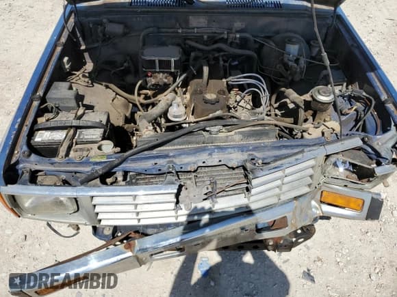 ✅ 1986 Toyota Pickup • VIN: JT4RN70D2G0018661 • Lot: 52309025. Listed on Copart with 621,023 mi. Free auction sales archive from the USA and detailed vehicle history report at DreamBid. Image 11.