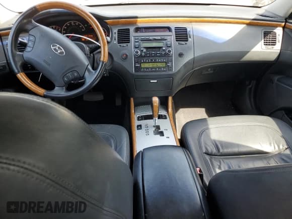 ✅ 2006 Hyundai Azera SE • VIN: KMHFC46F66A121649 • Lot: 71426215. Listed on Copart with 173,484 mi. Free auction sales archive from the USA and detailed vehicle history report at DreamBid. Image 8.