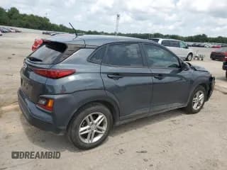 ✅ 2021 Hyundai Kona SE • VIN: KM8K12AA2MU645767 • Лот: 64798914. Опубликован ранее на Copart с пробегом 78 793 миль. Бесплатный доступ к архиву аукционных продаж из США и подробный отчёт об истории автомобиля на DreamBid. Изображение 3.