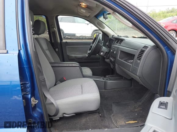 ✅ 2010 Dodge Dakota Bighorn/Lonestar • VIN: 1D7CW3GPXAS116883 • Lot: 42329654. Wystawiony na IAAI z przebiegiem 90 057 mil. Bezpłatny archiwum sprzedaży aukcyjnych z USA i szczegółowy raport historii pojazdu na DreamBid. Zdjęcie 5.