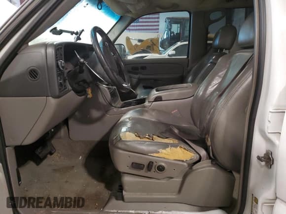 ✅ 2004 Chevrolet Suburban Z71 • VIN: 3GNFK16Z94G310219 • Лот: 45228915. Опубликован ранее на Copart с пробегом 341 057 миль. Бесплатный доступ к архиву аукционных продаж из США и подробный отчёт об истории автомобиля на DreamBid. Изображение 7.