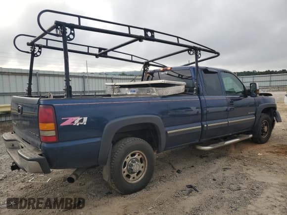 ✅ 2002 Chevrolet Silverado 2500HD LS • VIN: 1GCHK29UX2E235722 • Lot: 69709185. Wystawiony na Copart z przebiegiem 221 193 mil. Bezpłatny archiwum sprzedaży aukcyjnych z USA i szczegółowy raport historii pojazdu na DreamBid. Zdjęcie 3.