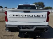 ✅ 2022 Chevrolet Silverado 1500 LT Trail Boss • VIN: 1GCPYFED1NZ200359 • Lot: 80747425. Wystawiony na Copart z przebiegiem 50 119 mil. Bezpłatny archiwum sprzedaży aukcyjnych z USA i szczegółowy raport historii pojazdu na DreamBid. Zdjęcie 6.