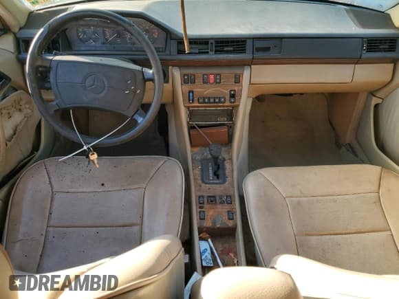 ✅ 1990 Mercedes-Benz 300 E • VIN: WDBEA30D8LB205483 • Лот: 91306355. Опубликован ранее на Copart с пробегом 226 074 миль. Бесплатный доступ к архиву аукционных продаж из США и подробный отчёт об истории автомобиля на DreamBid. Изображение 8.