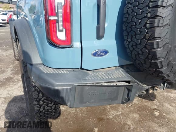 ✅ 2023 Ford Bronco • VIN: 1FMDE5CPXPLB88913 • Lot: 43724458. Listed on IAAI with 10,651 mi. Free auction sales archive from the USA and detailed vehicle history report at DreamBid. Image 21.