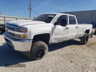✅ 2019 Chevrolet Silverado 2500HD Work Truck • VIN: 1GC1CREG7KF107794 • Лот: 82717795. Опубликован ранее на Copart с пробегом 109 420 миль. Бесплатный доступ к архиву аукционных продаж из США и подробный отчёт об истории автомобиля на DreamBid. Изображение 1.