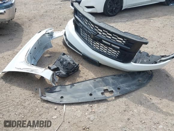 ✅ 2015 Chevrolet Suburban LT • VIN: 1GNSCJKCXFR700715 • Lot: 42748716. Wystawiony na IAAI z przebiegiem 169 082 mil. Bezpłatny archiwum sprzedaży aukcyjnych z USA i szczegółowy raport historii pojazdu na DreamBid. Zdjęcie 12.