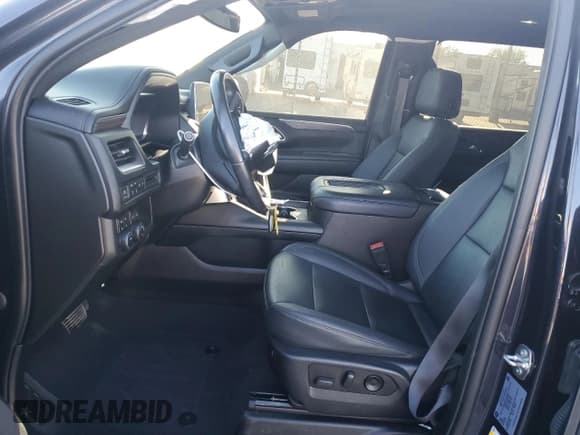 ✅ 2022 Chevrolet Suburban Z71 • VIN: 1GNSKDKD9NR215834 • Lot: 72825154. Wystawiony na Copart z przebiegiem 26 503 mil. Bezpłatny archiwum sprzedaży aukcyjnych z USA i szczegółowy raport historii pojazdu na DreamBid. Zdjęcie 7.