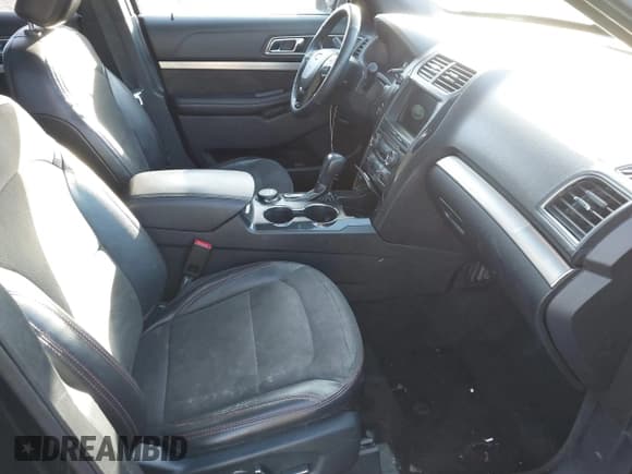 ✅ 2018 Ford Explorer XLT • VIN: 1FM5K8D88JGC03818 • Lot: 41449995. Wystawiony na IAAI z przebiegiem 126 000 mil. Bezpłatny archiwum sprzedaży aukcyjnych z USA i szczegółowy raport historii pojazdu na DreamBid. Zdjęcie 5.