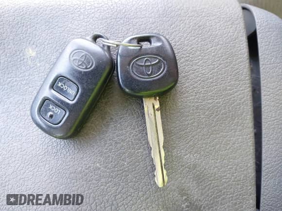 2002 Toyota Highlander z VIN JTEGF21A720071176, wystawiony jako IAAI lot #43105824 z przebiegiem 267 885 mil mil oraz . Historia ofert i sprzedaży dostępna na DreamBid. Obrazek 11.