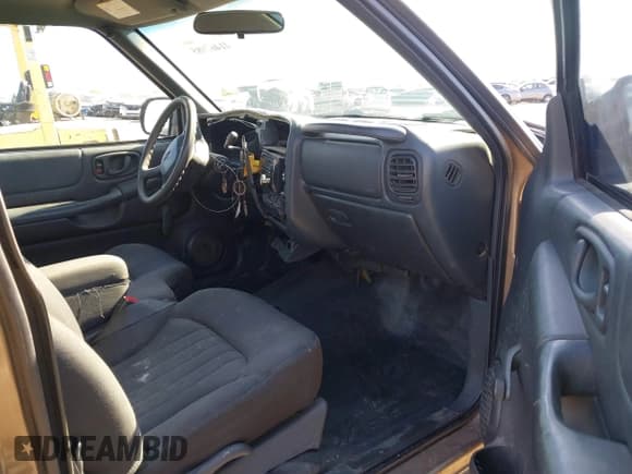 ✅ 2003 Chevrolet S-10 LS • VIN: 1GCCS14H338107286 • Лот: 41467985. Опубликован ранее на IAAI с пробегом 198 421 миль. Бесплатный доступ к архиву аукционных продаж из США и подробный отчёт об истории автомобиля на DreamBid. Изображение 5.