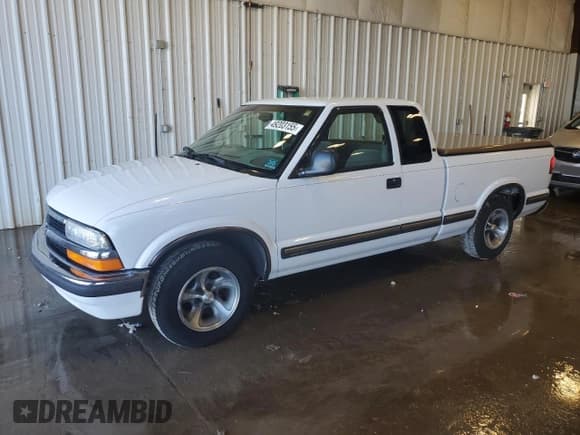 ✅ 1998 Chevrolet S-10 LS • VIN: 1GCCS19X0W8113955 • Лот: 49203155. Опубликован ранее на Copart с пробегом 117 357 миль. Бесплатный доступ к архиву аукционных продаж из США и подробный отчёт об истории автомобиля на DreamBid. Изображение 1.