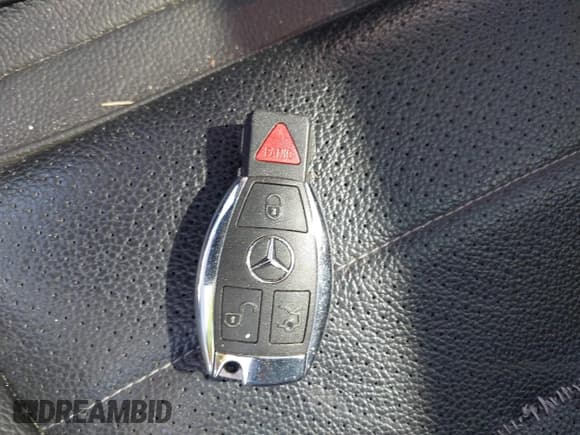 ✅ 2017 Mercedes-Benz C 300 • VIN: WDDWJ4KB4HF416290 • Lot: 43736646. Wystawiony na IAAI z przebiegiem 88 412 mil. Bezpłatny archiwum sprzedaży aukcyjnych z USA i szczegółowy raport historii pojazdu na DreamBid. Zdjęcie 11.