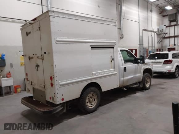 ✅ 2015 Ford F-250 XL • VIN: 1FDBF2B62FED21615 • Lot: 42179503. Listed on IAAI with 417,271 mi. Free auction sales archive from the USA and detailed vehicle history report at DreamBid. Image 4.