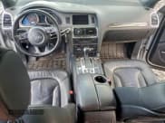 ✅ 2015 Audi Q7 S line Prestige • VIN: WA1DGAFE8FD028663 • Lot: 93080945. Wystawiony na Copart z przebiegiem 188 873 mil. Bezpłatny archiwum sprzedaży aukcyjnych z USA i szczegółowy raport historii pojazdu na DreamBid. Zdjęcie 8.