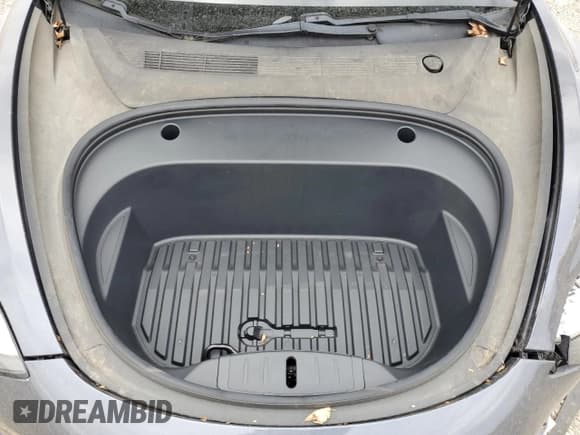 ✅ 2020 Tesla Model 3 Standard Range Plus • VIN: 5YJ3E1EAXLF802308 • Lot: 82275135. Wystawiony na Copart z przebiegiem 75 515 mil. Bezpłatny archiwum sprzedaży aukcyjnych z USA i szczegółowy raport historii pojazdu na DreamBid. Zdjęcie 11.