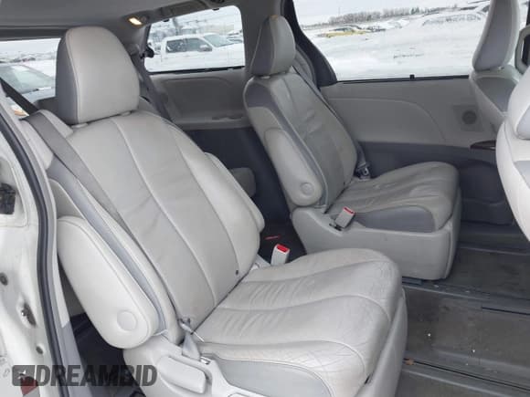 ✅ 2013 Toyota Sienna XLE • VIN: 5TDDK3DC2DS053559 • Lot: 41299824. Listed on IAAI with 175,611 mi. Free auction sales archive from the USA and detailed vehicle history report at DreamBid. Image 8.