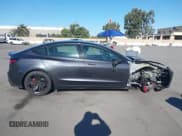 ✅ 2024 Tesla Model 3 Performance • VIN: 5YJ3E1ET9RF842082 • Lot: 43419494. Wystawiony na IAAI z przebiegiem 10 544 mil. Bezpłatny archiwum sprzedaży aukcyjnych z USA i szczegółowy raport historii pojazdu na DreamBid. Zdjęcie 13.