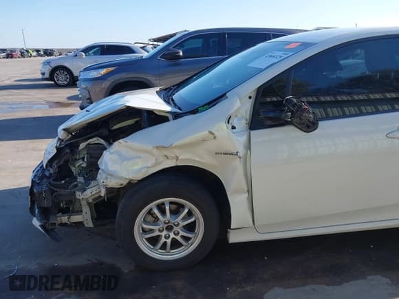 ✅ 2017 Toyota Prius Four • VIN: JTDKARFU5H3046552 • Lot: 43668329. Listed on IAAI with 120,098 mi. Free auction sales archive from the USA and detailed vehicle history report at DreamBid. Image 6.