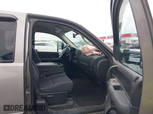 ✅ 2009 Chevrolet Silverado 2500HD LT • VIN: 1GCHK59K89E149609 • Lot: 43060151. Listed on IAAI with 173,885 mi. Free auction sales archive from the USA and detailed vehicle history report at DreamBid. Image 5.