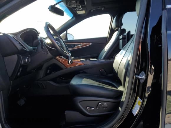 ✅ 2017 Lincoln MKX Reserve • VIN: 2LMPJ8LR3HBL48857 • Lot: 93386505. Wystawiony na Copart z przebiegiem 56 301 mil. Bezpłatny archiwum sprzedaży aukcyjnych z USA i szczegółowy raport historii pojazdu na DreamBid. Zdjęcie 7.