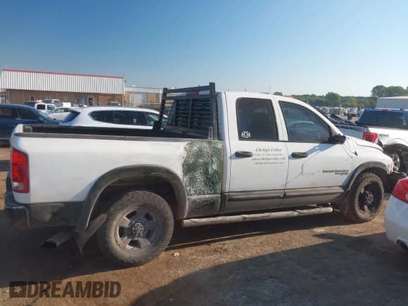 ✅ 2005 Dodge 3500 SLT • VIN: 3D7LR38C15G866401 • Lot: 43363722. Wystawiony na IAAI z przebiegiem 204 391 mil. Bezpłatny archiwum sprzedaży aukcyjnych z USA i szczegółowy raport historii pojazdu na DreamBid. Zdjęcie 14.