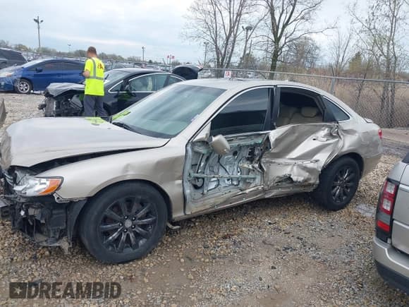 ✅ 2009 Hyundai Azera Limited • VIN: KMHFC46FX9A343230 • Lot: 42107823. Listed on IAAI with 26,319 mi. Free auction sales archive from the USA and detailed vehicle history report at DreamBid. Image 15.