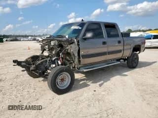 2006 Chevrolet Silverado 1500HD LT2 z VIN 1GCGC13UX6F182435, wystawiony jako Copart lot #59031555 z przebiegiem Nie podano mil oraz Szkoda całkowita • Salvage title. Historia ofert i sprzedaży dostępna na DreamBid. Obrazek 1.