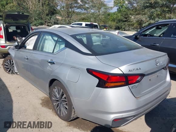 ✅ 2023 Nissan Altima SV • VIN: 1N4BL4DV6PN331598 • Lot: 43218732. Listed on IAAI with 71,000 mi. Free auction sales archive from the USA and detailed vehicle history report at DreamBid. Image 3.