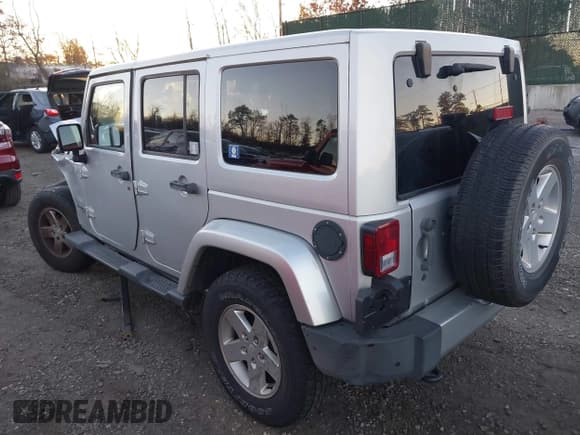 ✅ 2011 Jeep Wrangler Unlimited Sahara • VIN: 1J4HA5H12BL558910 • Лот: 43720477. Опубликован ранее на IAAI с пробегом 156 628 миль. Бесплатный доступ к архиву аукционных продаж из США и подробный отчёт об истории автомобиля на DreamBid. Изображение 3.