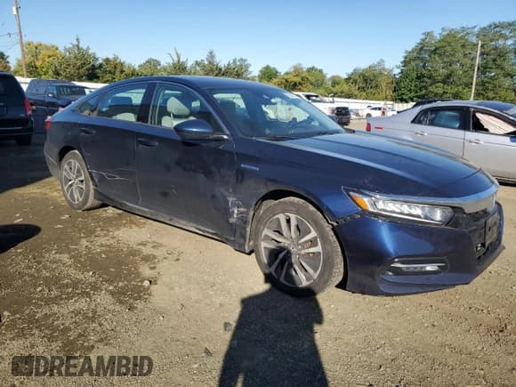 ✅ 2018 Honda Accord EX • VIN: 1HGCV3F40JA014732 • Lot: 84837705. Listed on Copart with 99,965 mi. Free auction sales archive from the USA and detailed vehicle history report at DreamBid. Image 4.