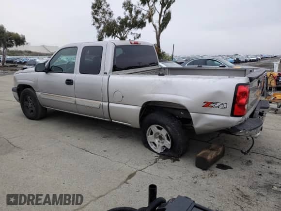 2006 Chevrolet Silverado 1500 LS z VIN 1GCEK19V76Z105868, wystawiony jako Copart lot #85512144 z przebiegiem 207 336 mil mil oraz Szkoda całkowita • Salvage title. Historia ofert i sprzedaży dostępna na DreamBid. Obrazek 2.