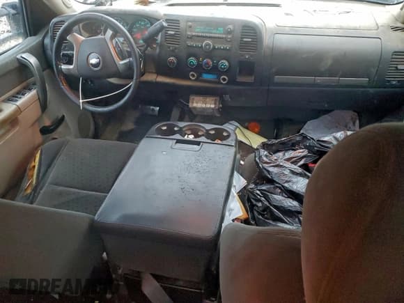 ✅ 2007 Chevrolet Silverado 2500HD 2LT • VIN: 1GCHK23617F538187 • Lot: 93531755. Wystawiony na Copart z przebiegiem 323 641 mil. Bezpłatny archiwum sprzedaży aukcyjnych z USA i szczegółowy raport historii pojazdu na DreamBid. Zdjęcie 8.