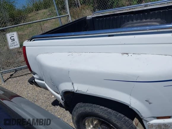 ✅ 1991 GMC Sierra 1500 • VIN: 2GTHC39N2M1512024 • Lot: 42133143. Wystawiony na IAAI z przebiegiem 216 701 mil. Bezpłatny archiwum sprzedaży aukcyjnych z USA i szczegółowy raport historii pojazdu na DreamBid. Zdjęcie 18.