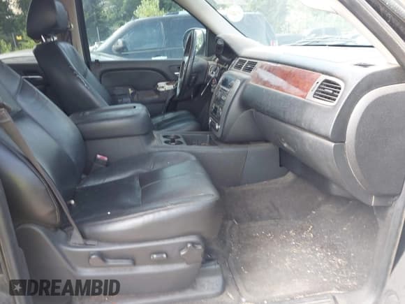 ✅ 2013 GMC Yukon XL SLT • VIN: 1GKS1KE03DR123940 • Лот: 42818808. Опубликован ранее на IAAI с пробегом 296 046 миль. Бесплатный доступ к архиву аукционных продаж из США и подробный отчёт об истории автомобиля на DreamBid. Изображение 5.