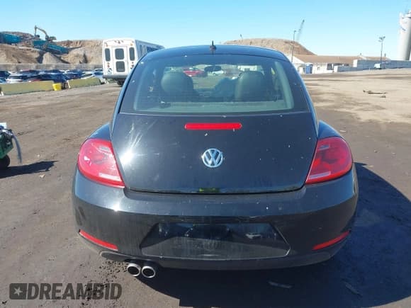 ✅ 2013 Volkswagen Beetle Fender Edition • VIN: 3VWJP7AT8DM685155 • Lot: 41815170. Listed on IAAI with 49,901 mi. Free auction sales archive from the USA and detailed vehicle history report at DreamBid. Image 16.