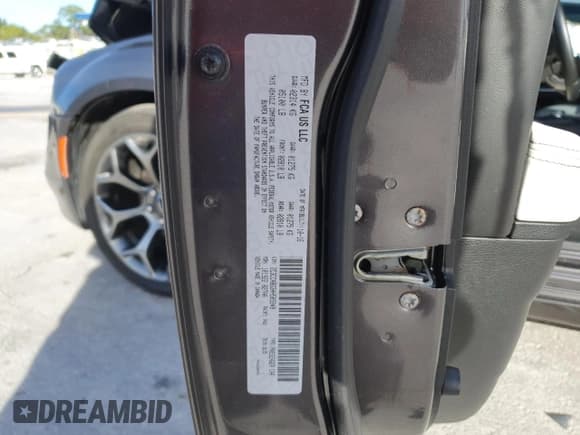 ✅ 2017 Chrysler 300 S Alloy Edition • VIN: 2C3CCABG3HH505949 • Lot: 92900875. Listed on Copart with 78,662 mi. Free auction sales archive from the USA and detailed vehicle history report at DreamBid. Image 12.