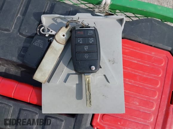 ✅ 2021 Kia Sedona LX • VIN: KNDMB5C10M6671247 • Lot: 42899934. Listed on IAAI with 61,883 mi. Free auction sales archive from the USA and detailed vehicle history report at DreamBid. Image 11.