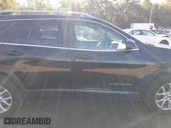 ✅ 2016 Jeep Cherokee Latitude • VIN: 1C4PJMCS5GW175951 • Lot: 43392421. Wystawiony na IAAI z przebiegiem 73 136 mil. Bezpłatny archiwum sprzedaży aukcyjnych z USA i szczegółowy raport historii pojazdu na DreamBid. Zdjęcie 13.