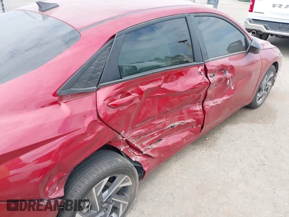 ✅ 2025 Hyundai Elantra SEL Sport • VIN: KMHLM4DGXSU889073 • Lot: 43027867. Listed on IAAI with 7,473 mi. Free auction sales archive from the USA and detailed vehicle history report at DreamBid. Image 6.