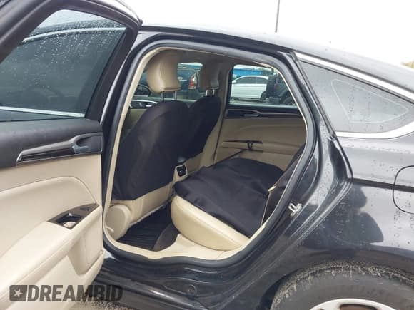 ✅ 2015 Ford Fusion SE • VIN: 3FA6P0HD0FR266968 • Lot: 43560170. Wystawiony na IAAI z przebiegiem 216 978 mil. Bezpłatny archiwum sprzedaży aukcyjnych z USA i szczegółowy raport historii pojazdu na DreamBid. Zdjęcie 8.