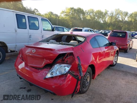 ✅ 2008 Nissan Altima S • VIN: 1N4AL24E08C286106 • Lot: 40472356. Wystawiony na IAAI z przebiegiem 193 370 mil. Bezpłatny archiwum sprzedaży aukcyjnych z USA i szczegółowy raport historii pojazdu na DreamBid. Zdjęcie 4.