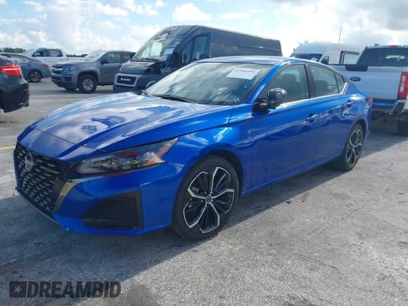 ✅ 2025 Nissan Altima SR • VIN: 1N4BL4CV2SN360381 • Лот: 42940101. Опубликован ранее на IAAI с пробегом 11 515 миль. Бесплатный доступ к архиву аукционных продаж из США и подробный отчёт об истории автомобиля на DreamBid. Изображение 17.