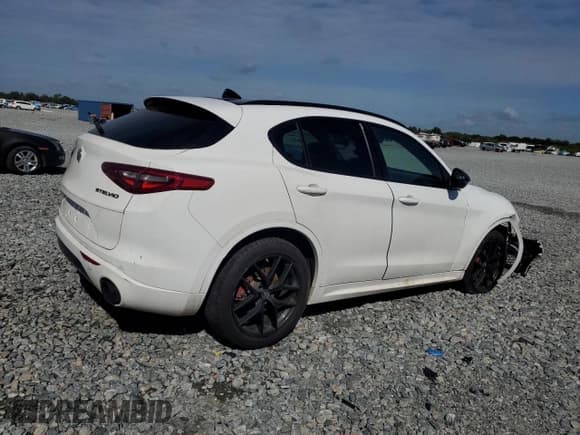 ✅ 2020 Alfa Romeo Stelvio Ti • VIN: ZASPAKBN6L7C83068 • Lot: 84550965. Wystawiony na Copart z przebiegiem 78 106 mil. Bezpłatny archiwum sprzedaży aukcyjnych z USA i szczegółowy raport historii pojazdu na DreamBid. Zdjęcie 3.