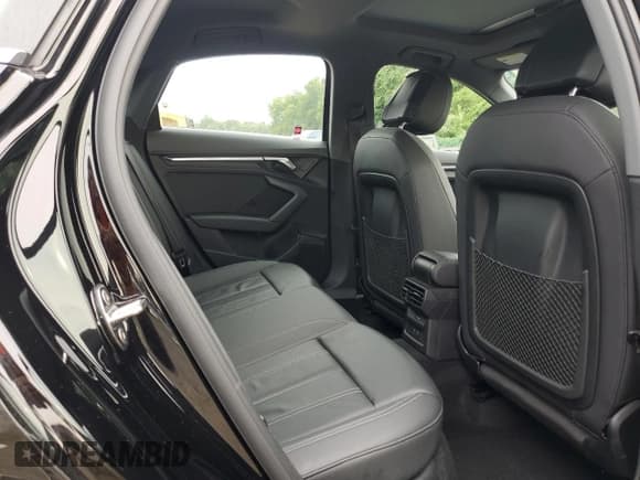 ✅ 2022 Audi A3 Premium • VIN: WAUAUDGY1NA037407 • Lot: 67620165. Wystawiony na Copart z przebiegiem 70 952 mil. Bezpłatny archiwum sprzedaży aukcyjnych z USA i szczegółowy raport historii pojazdu na DreamBid. Zdjęcie 10.