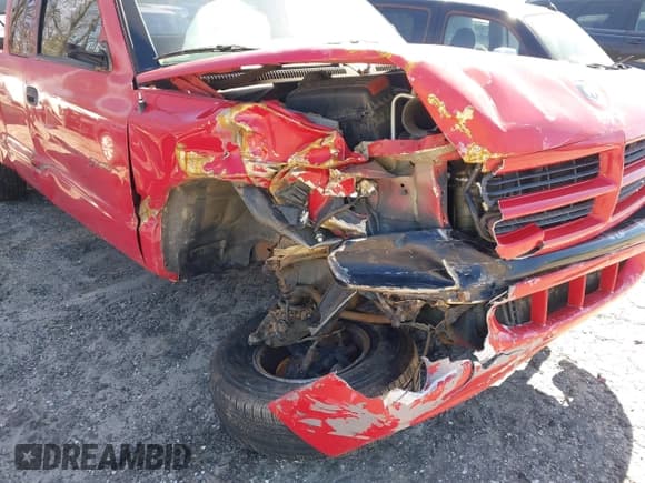 ✅ 1999 Dodge Dakota SLT • VIN: 1B7GL22X0XS225027 • Lot: 41564002. Wystawiony na IAAI z przebiegiem Nie podano. Bezpłatny archiwum sprzedaży aukcyjnych z USA i szczegółowy raport historii pojazdu na DreamBid. Zdjęcie 6.