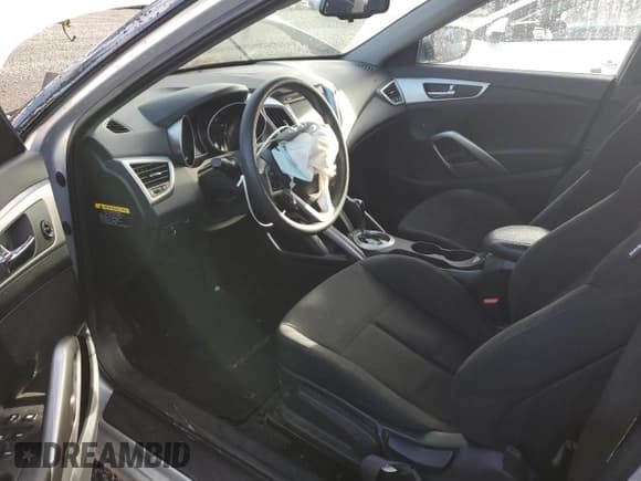 ✅ 2014 Hyundai Veloster • VIN: KMHTC6AD7EU216111 • Lot: 86656094. Wystawiony na Copart z przebiegiem 59 885 mil. Bezpłatny archiwum sprzedaży aukcyjnych z USA i szczegółowy raport historii pojazdu na DreamBid. Zdjęcie 8.